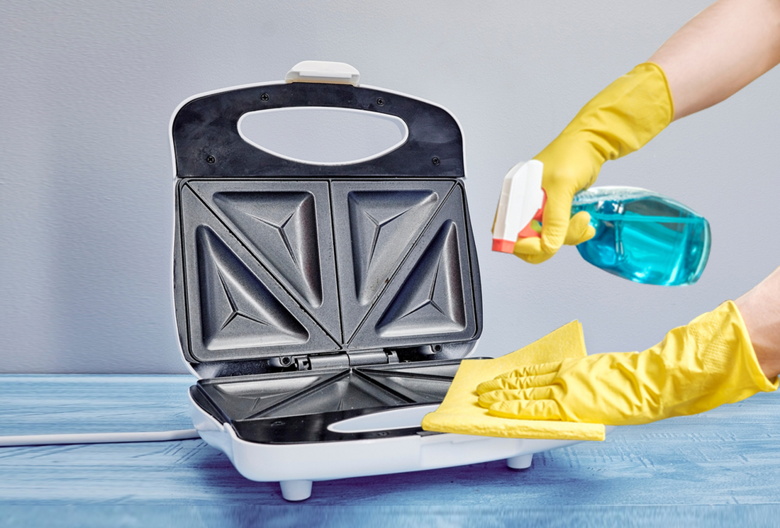 How to Clean your Sandwich Maker in Just 3 Easy Steps?